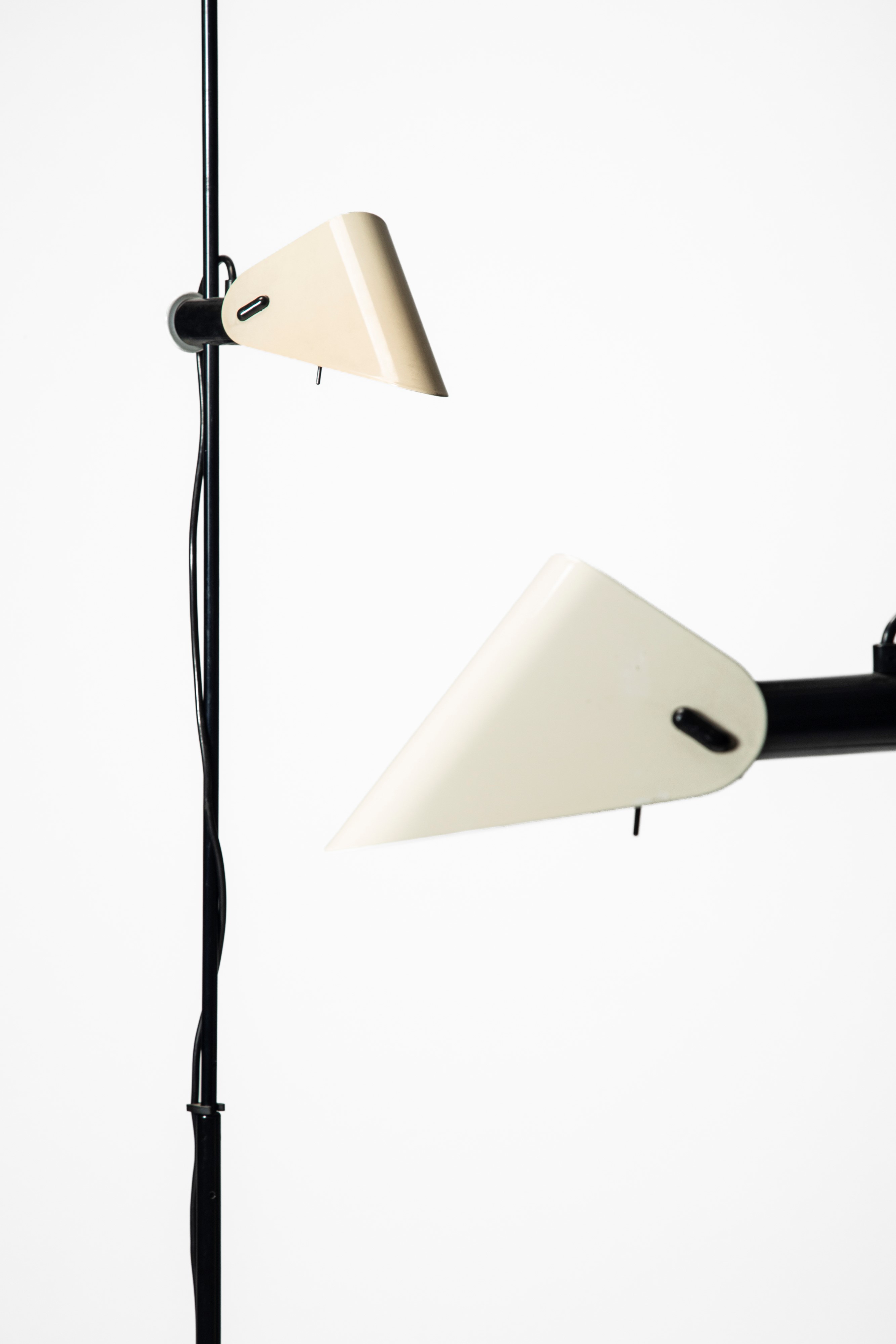Valenti Luce - Coppia di lampade da terra regolabili, metallo, etichetta Valenti S.A.S., Milano (...