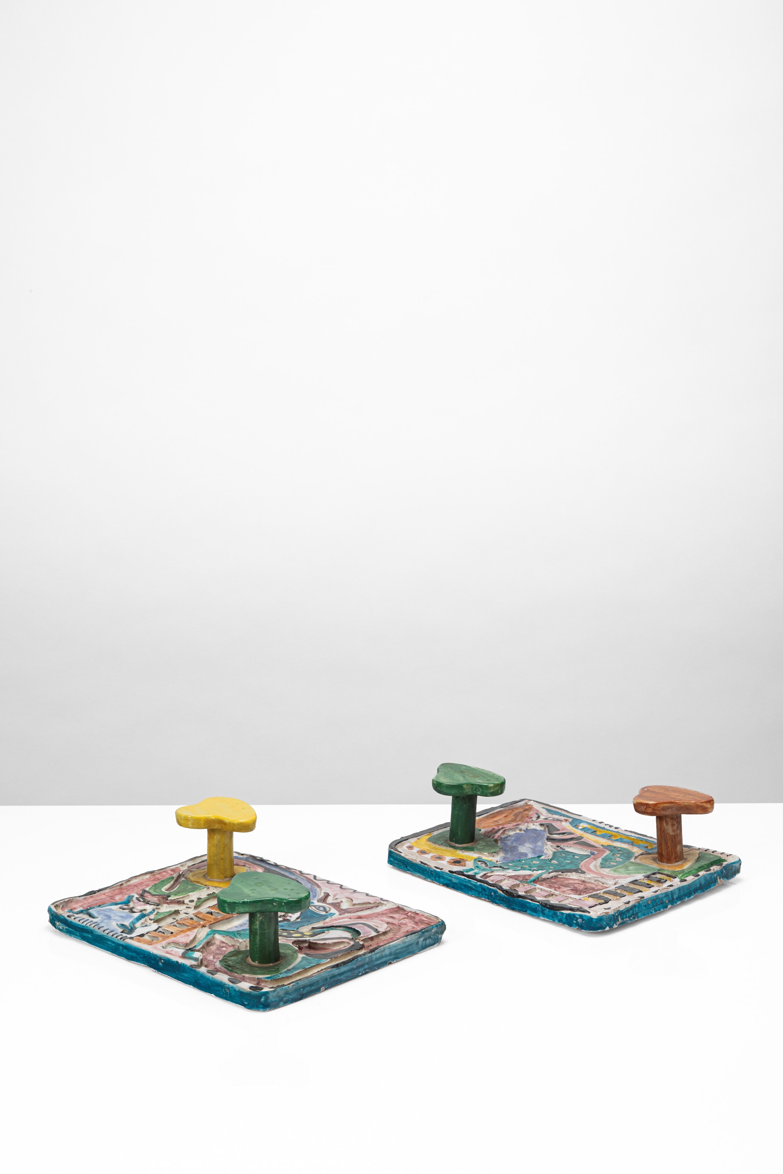 Manifattura Italiana - Coppia di appendiabiti da parete, ceramica smaltata (produzione italiana, ...