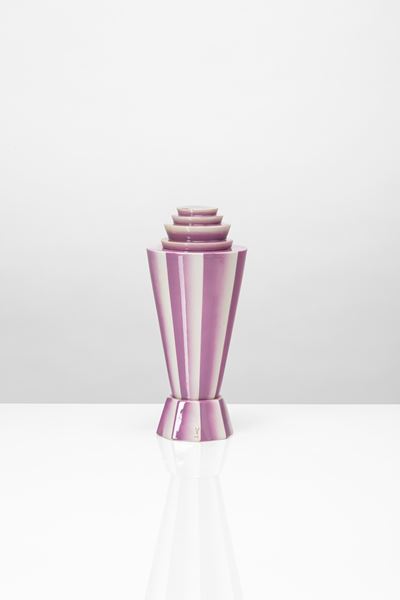 Vaso a cista con coperchio in terraglia a colaggio, stile art déco, circa 1930