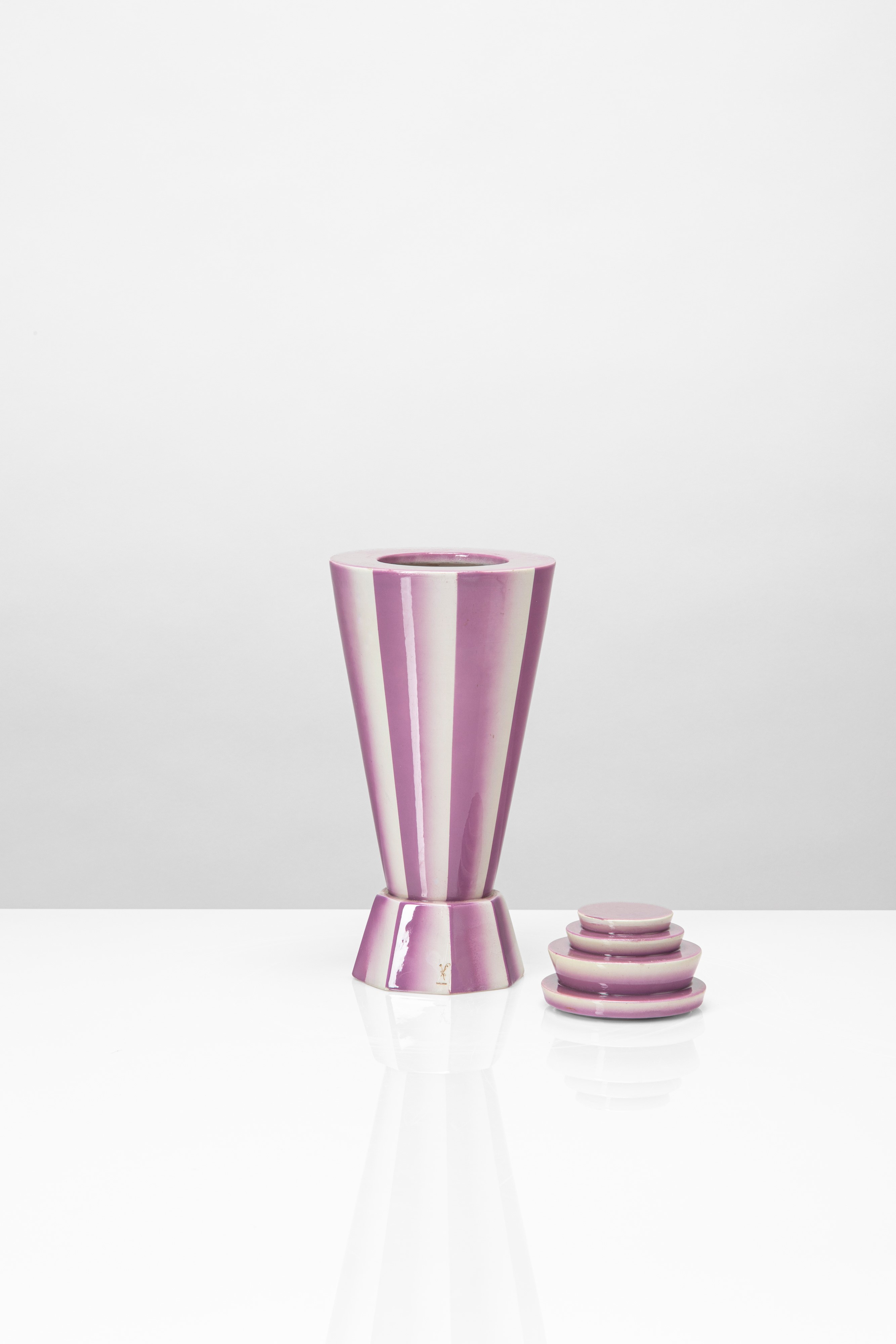 Angelo Simonetto - Vaso a cista con coperchio in terraglia a colaggio, stile art déco, circa 1930