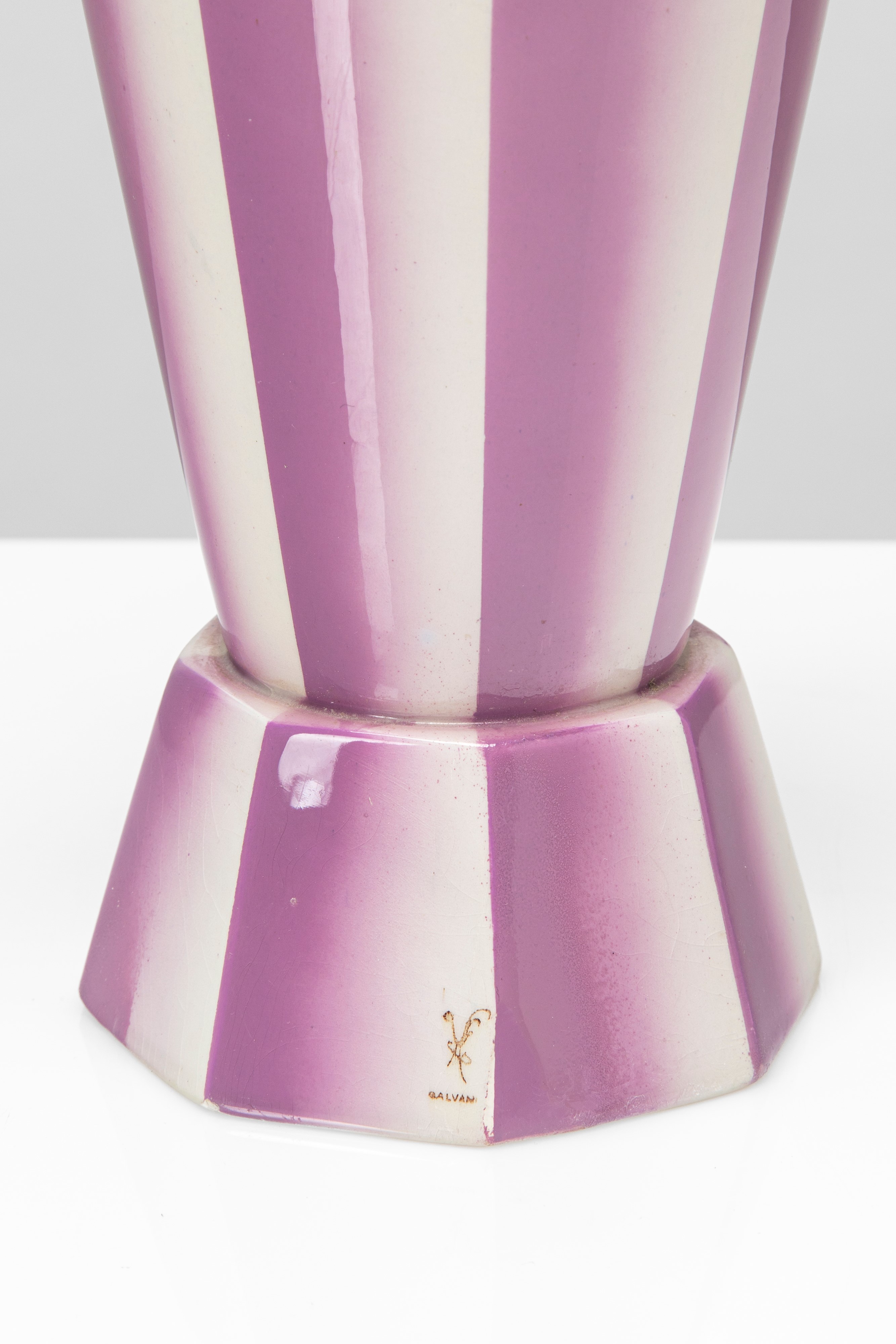 Angelo Simonetto - Vaso a cista con coperchio in terraglia a colaggio, stile art déco, circa 1930