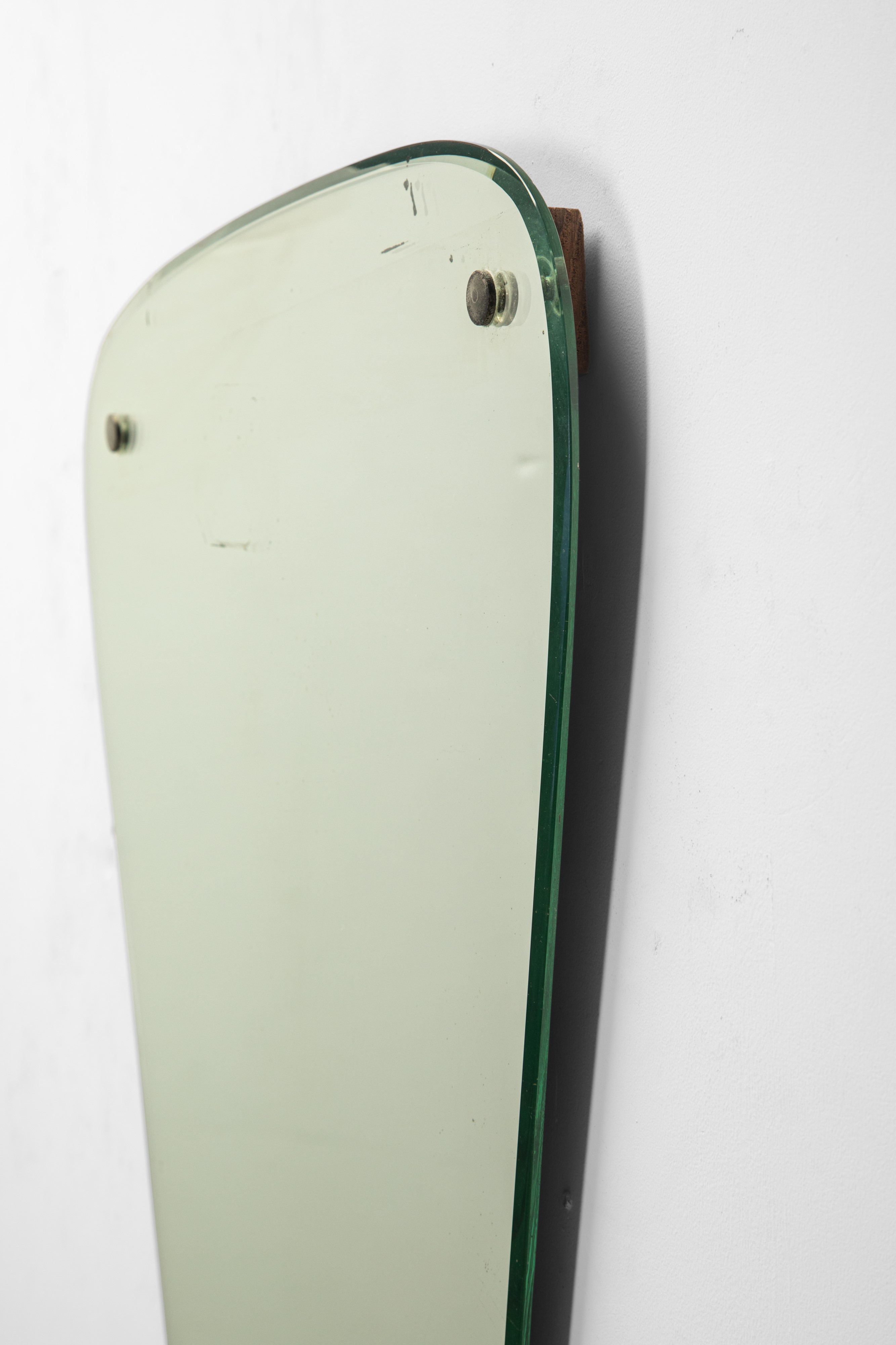 Manifattura Italiana - Specchio, vetro molato, ottone e legno (circa 1950)