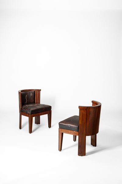 Coppia di poltroncine, legno impiallacciato e pelle, 1930 circa