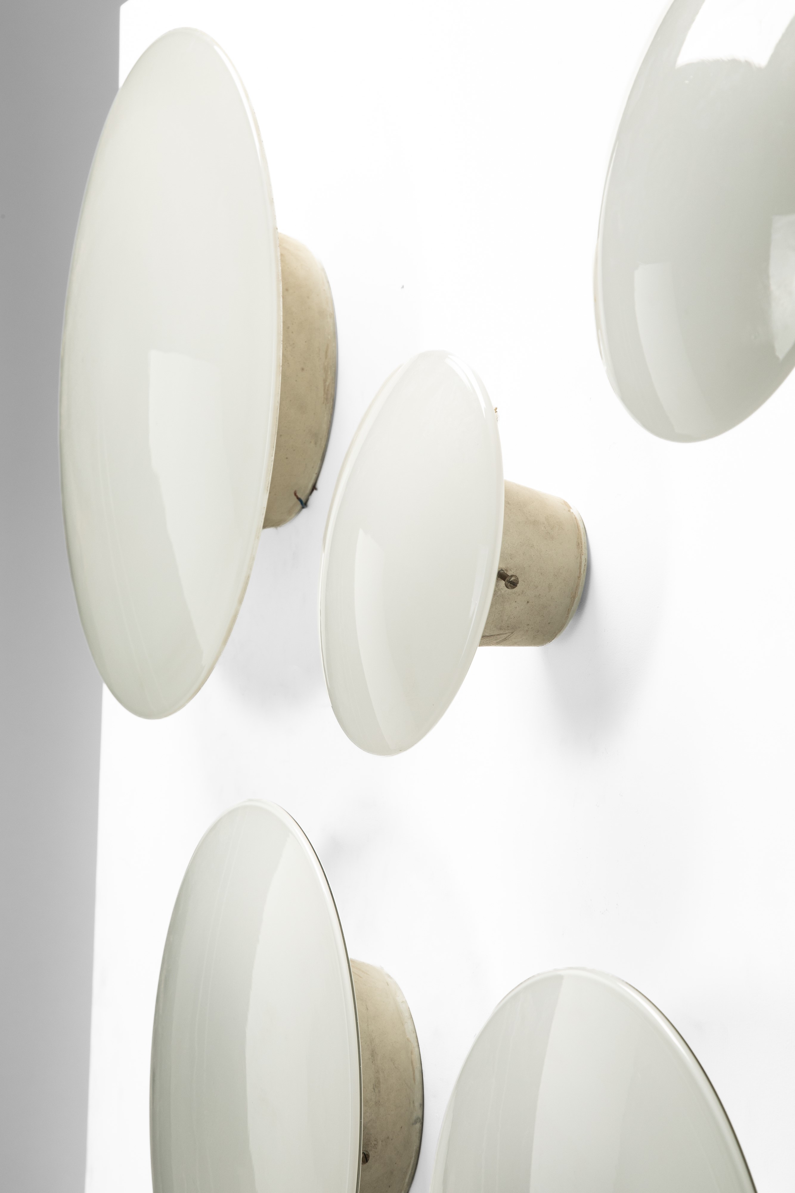 Louis Poulsen - Set di cinque lampade da soffitto, metallo e vetro opalino