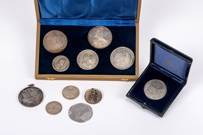 Lotto di 11 monete e medaglie in argento (1000 Lire 1970 e 500 Lire “Caravelle”)