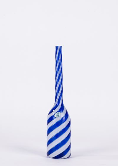 Bottiglia a canne ritorte in vetro di Murano bianco e blu, anni ’50–’60 del Novecento