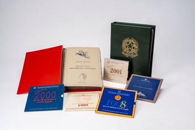 Coppia di raccoglitori con raccolta di monete (dal 1948 al 2001), Roma