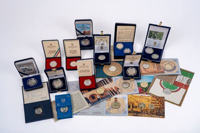Lotto di 21 emissioni commemorative in argento (FDC), in confezione originale