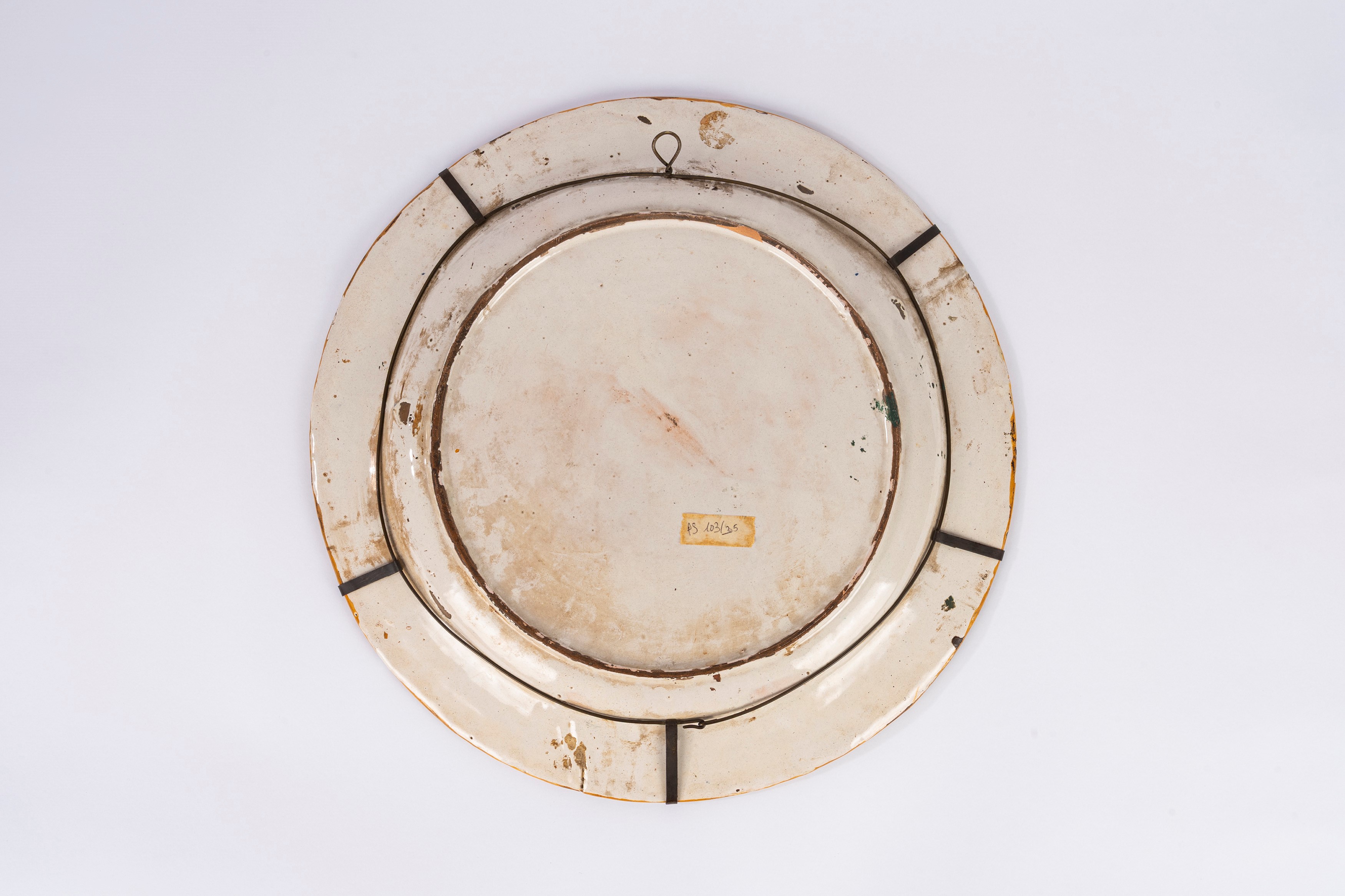Piatto da parata istoriato, maiolica policroma, fine XIX - inizi XX secolo