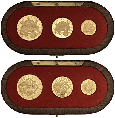 Set di 3 medaglie commemorative, 1, 3 e 5 Ducati 1973, serie “Tesoro Boemo”, oro 986/1000