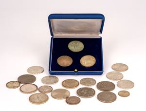 Lot of 21 world coins (20th century).