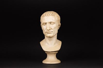 Busto di Giulio Cesare, polvere di marmo e resina