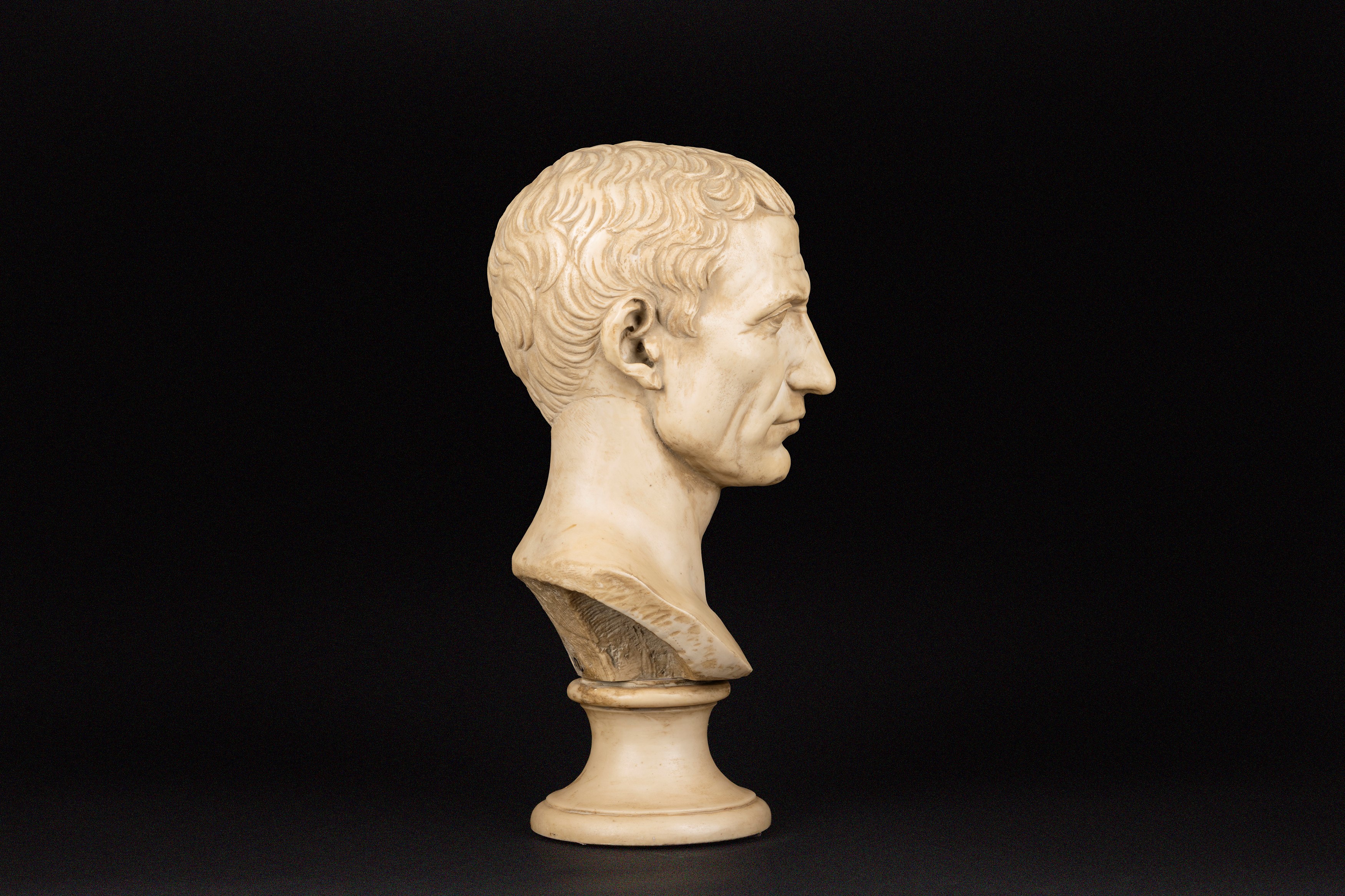 Busto di Giulio Cesare, polvere di marmo e resina