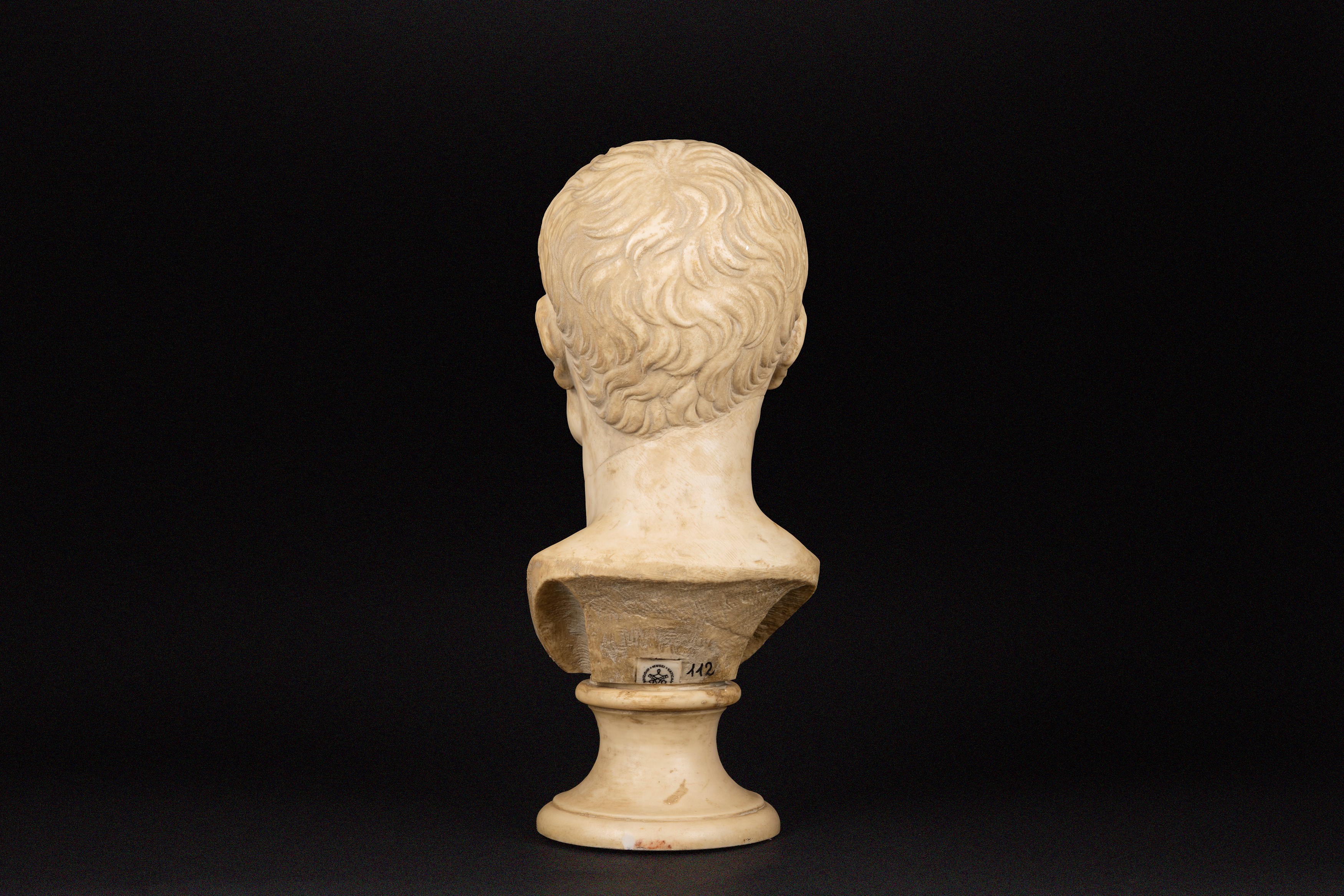 Busto di Giulio Cesare, polvere di marmo e resina