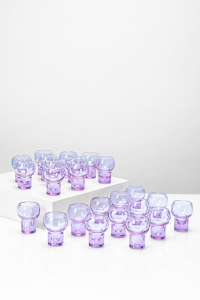 Set di ventiquattro bicchieri da acqua “Chameleon”, vetro alessandrite