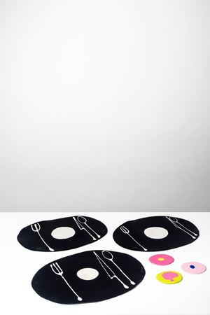 Set da tavola composto da tre tovagliette e tre sottobicchieri della serie 'Fish Design'