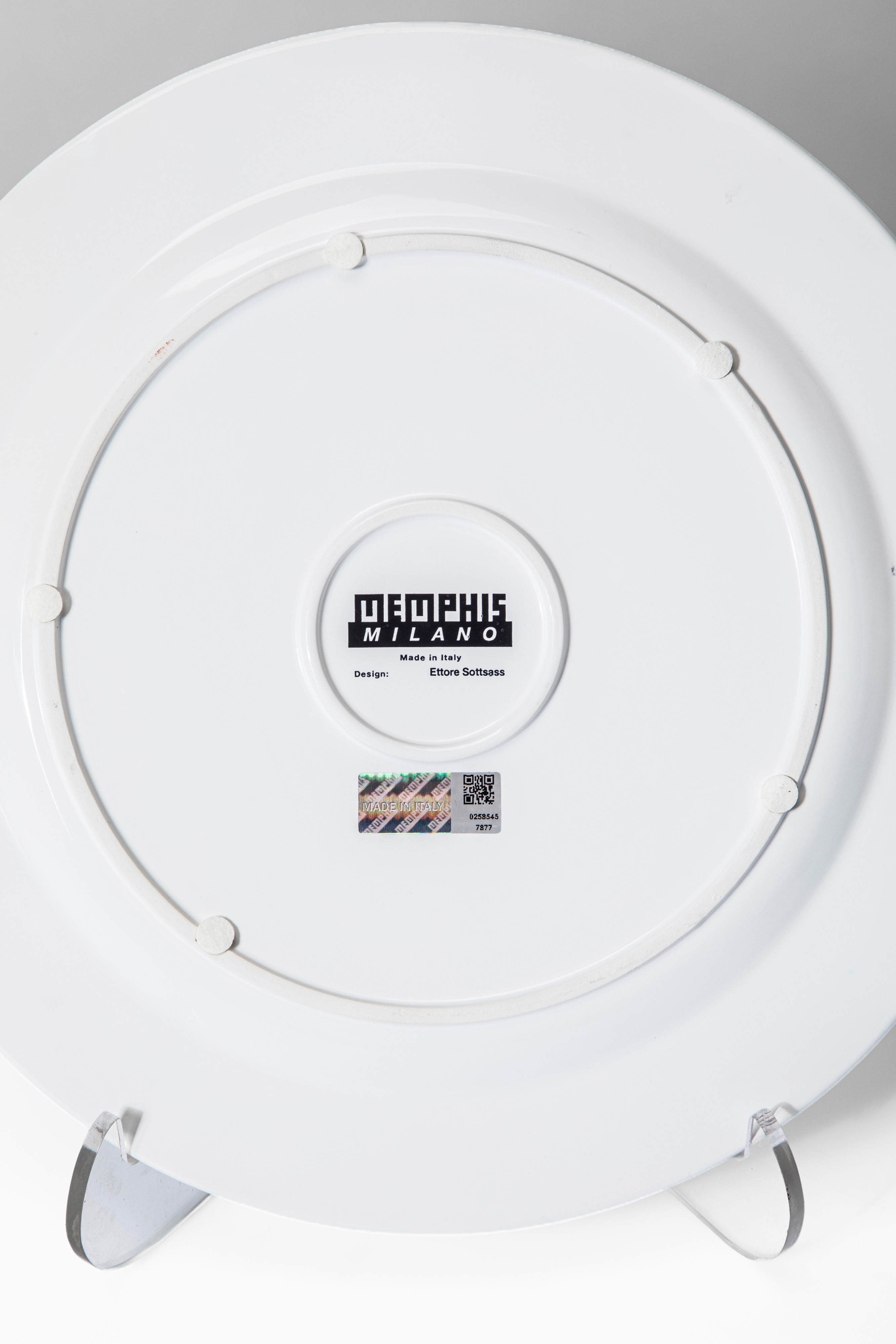Ettore Sottsass Jr - Coppia di piatti da portata “Rucola” e “Lettuce”, ceramica bianca con decalc...