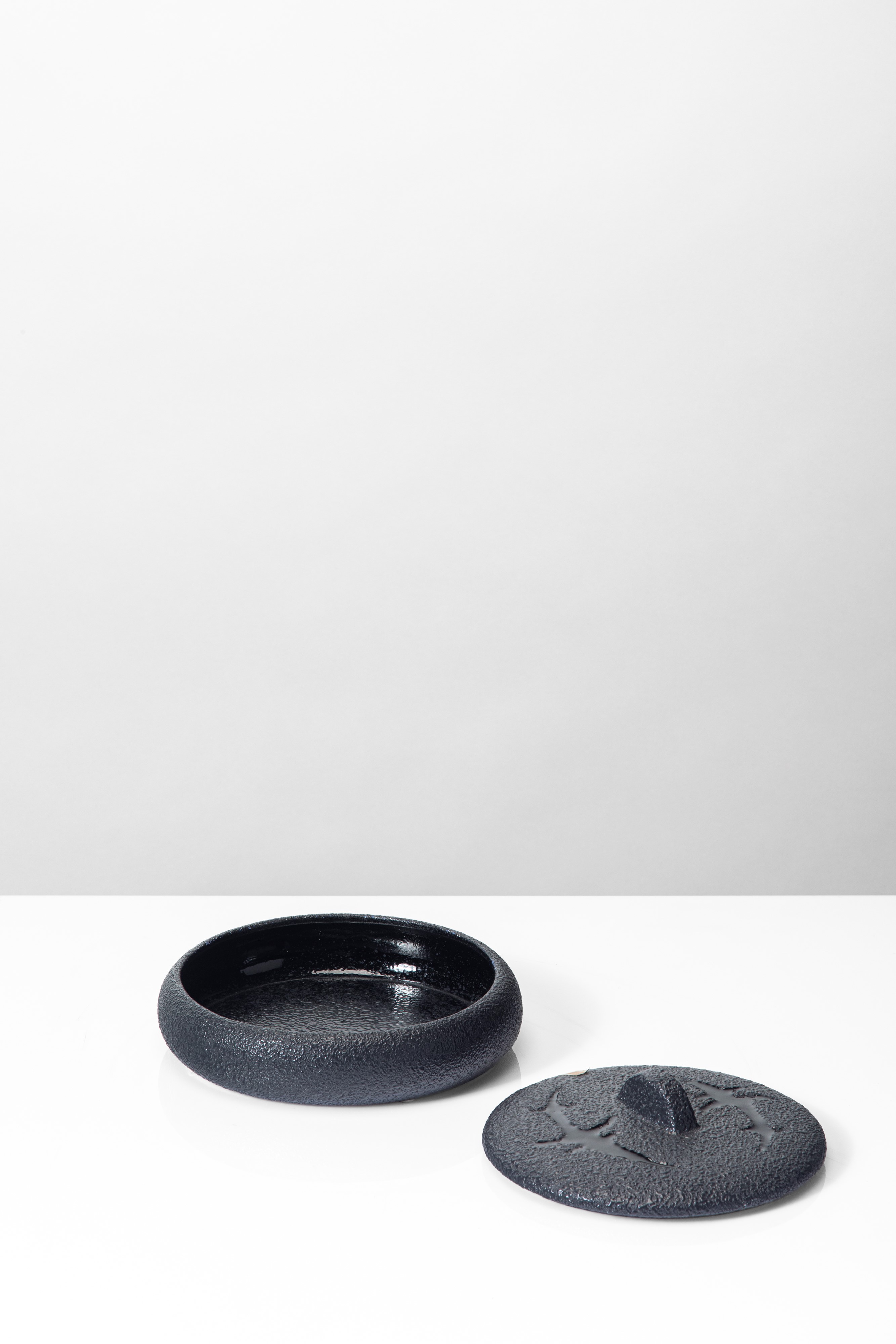 Roberto Rigon - Scatola con coperchio in ceramica