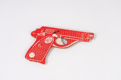 Pistola Beretta in cartoncino, anni 1970