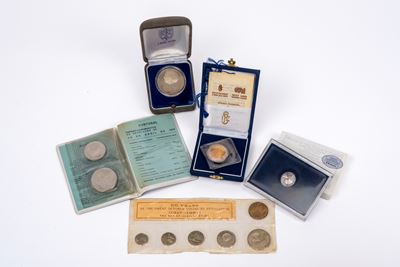 Lotto di 5 emissioni celebrative, vari metalli (argento complessivo 61,00 g)