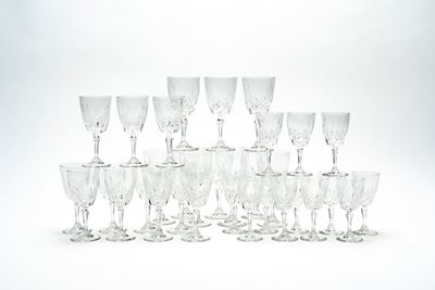 Servizio di calici in cristallo (11 calici da acqua, 11 da vino, 12 da liquore)