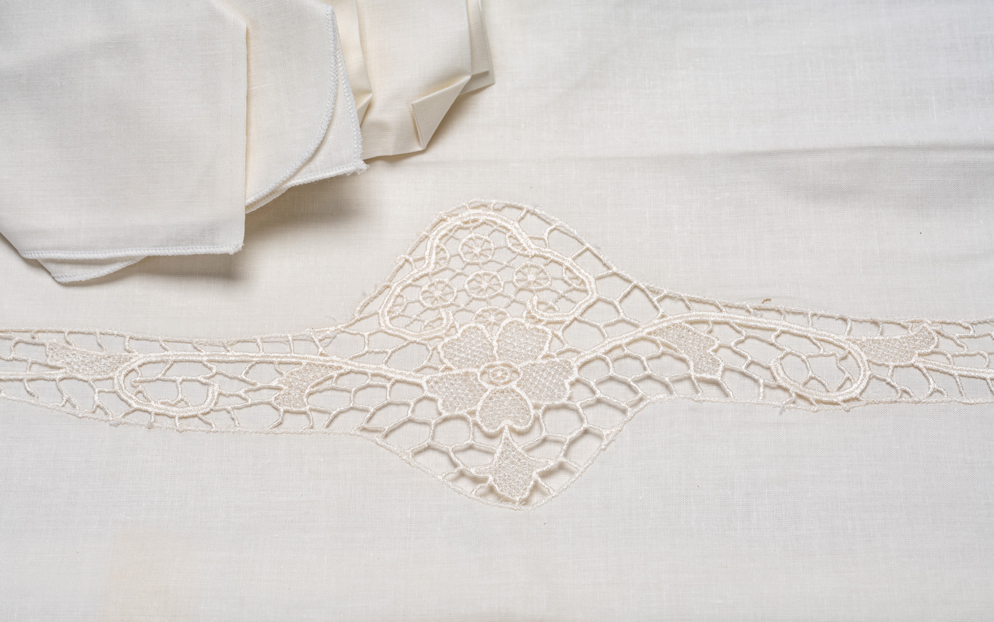 Elegante Tovaglia Rettangolare con Dodici Tovaglioli Coordinati in Lino