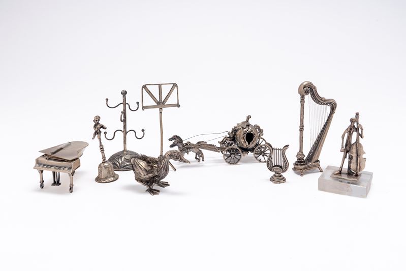 Gruppo di nove toys, in argento e metallo argentato, metà sec. XX