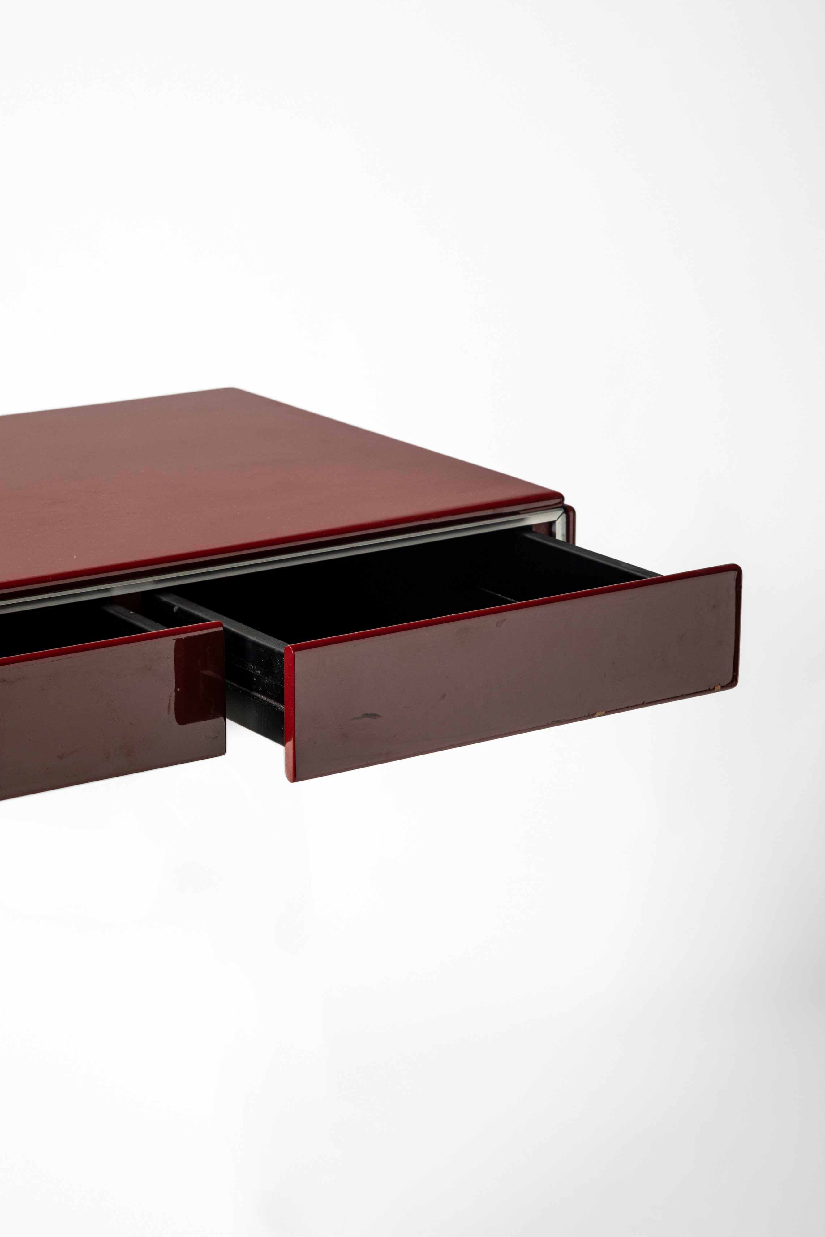Manifattura Italiana - Console sospesa con due cassetti, legno laccato (circa 1970)