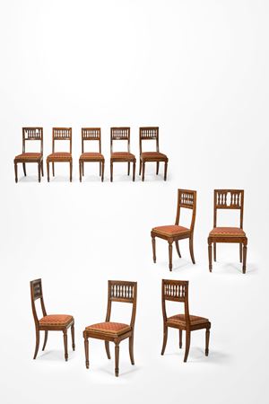 Gruppo di dieci sedie in legno con schienale a cartella traforata e intagliata, secolo XIX.