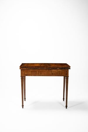 Tavolo da parete con piano a libro lastronato, intarsiato e filettato in legni vari, fine secolo XVIII - inizio secolo XIX