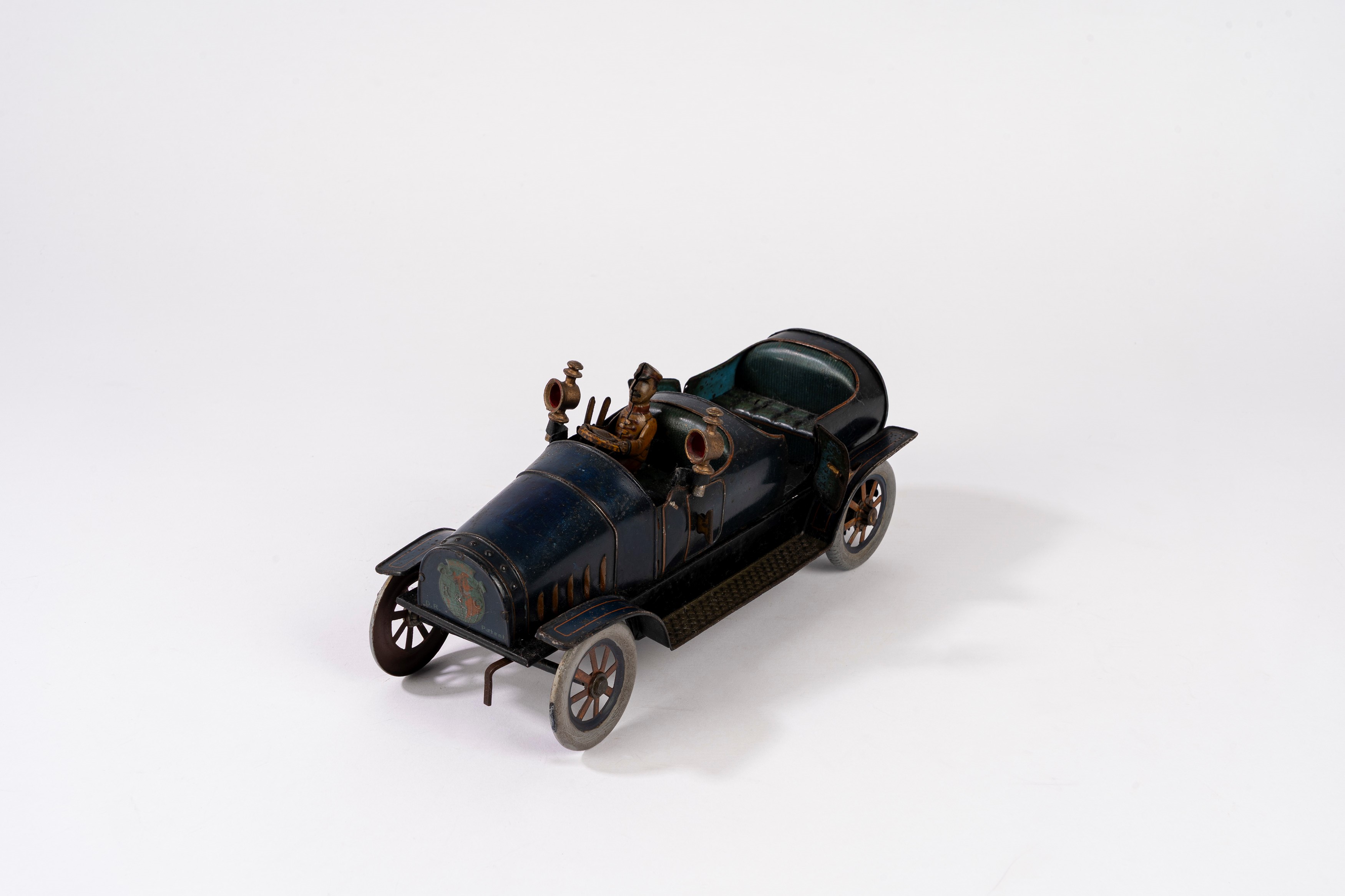 Richter & Co - Autovettura coupé in latta litografata, meccanismo a carica a molla, 1900s