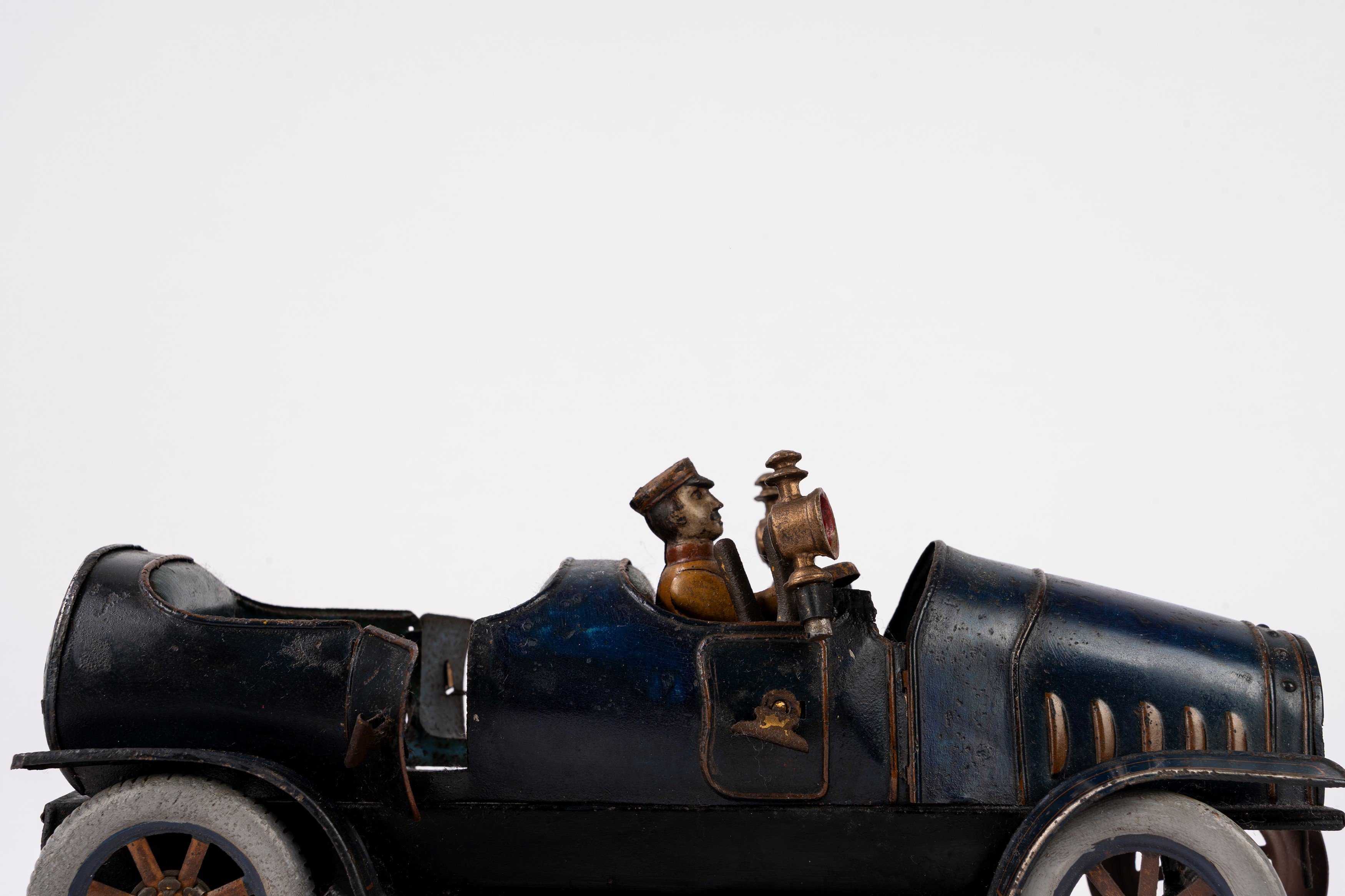 Richter & Co - Autovettura coupé in latta litografata, meccanismo a carica a molla, 1900s