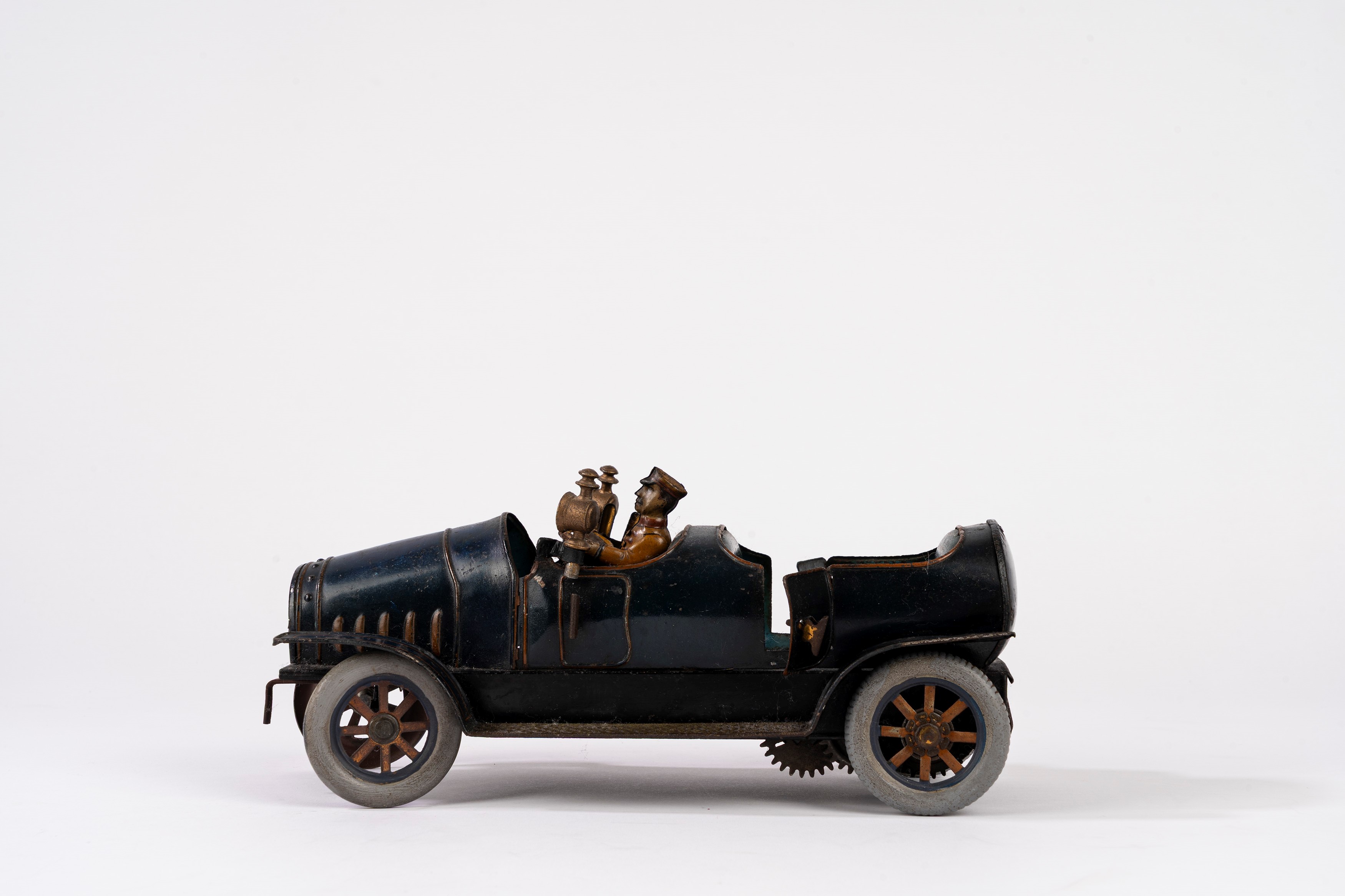 Richter & Co - Autovettura coupé in latta litografata, meccanismo a carica a molla, 1900s