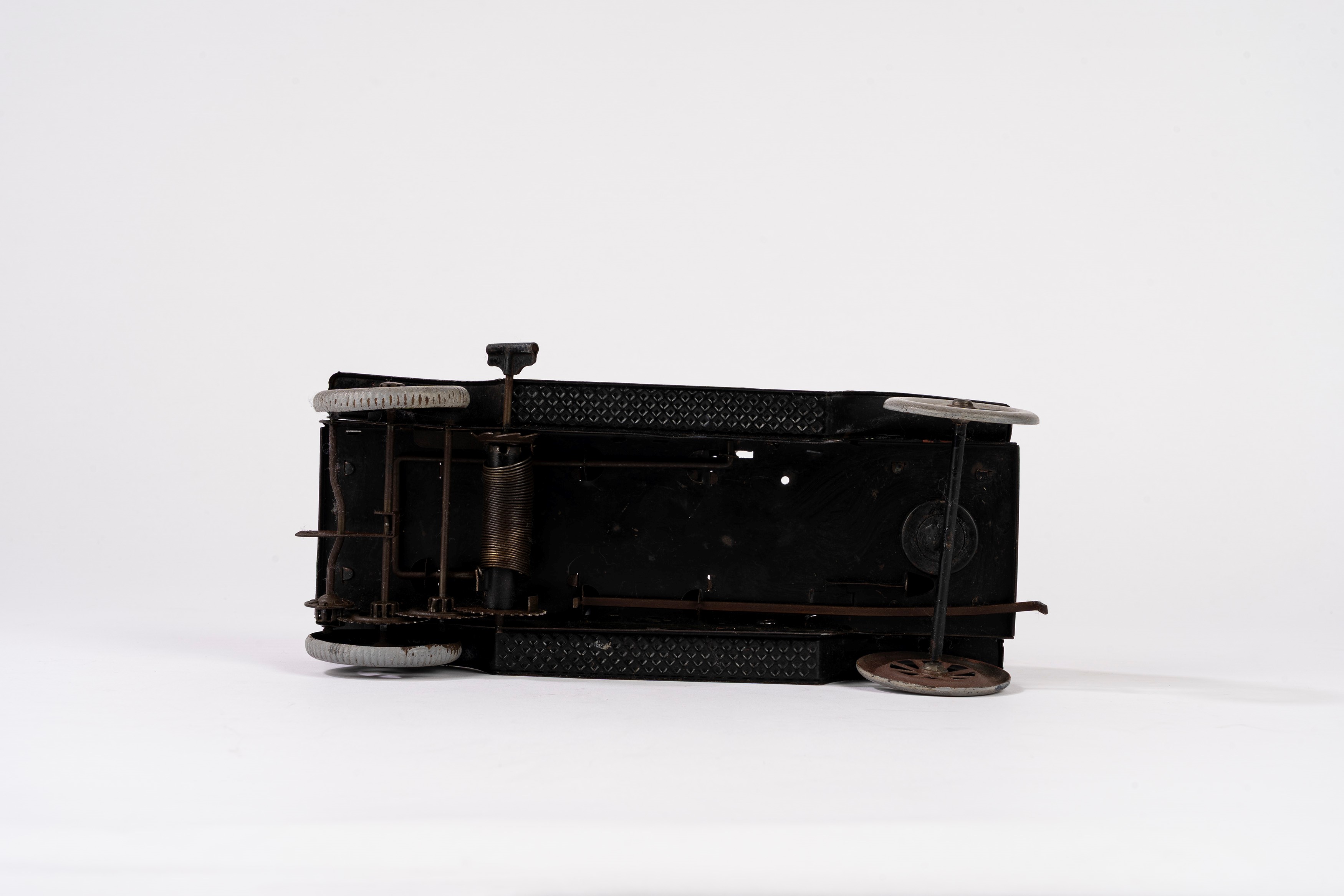 Richter & Co - Autovettura coupé in latta litografata, meccanismo a carica a molla, 1900s