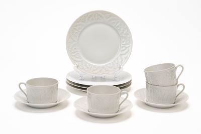 Haviland Limoges (attrib.), Set di tazze da tè con piattini e piatti da dessert in porcellana bia...