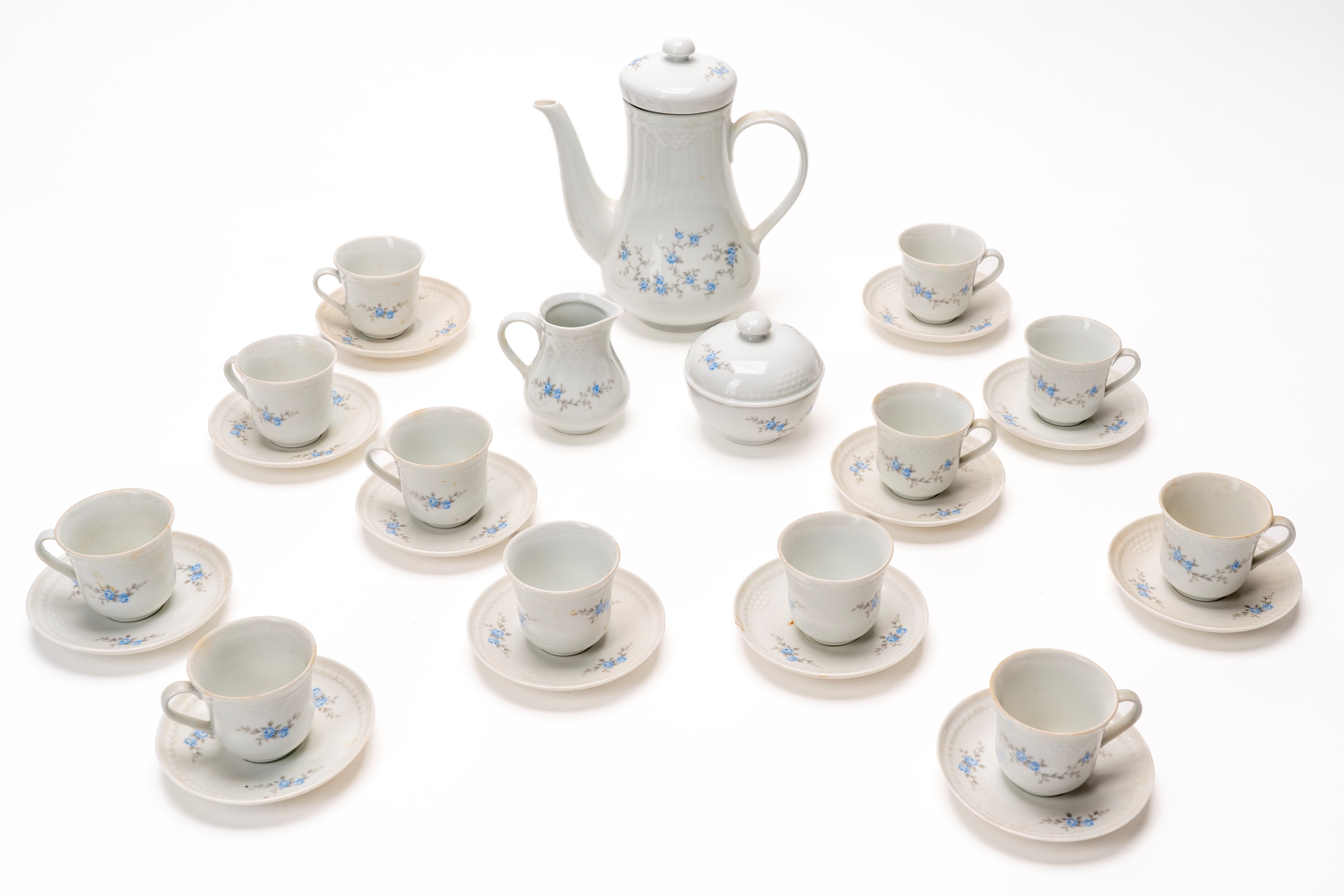 Servizio da caffè con tazzine e accessori, decorazione floreale a rose blu (Colditz, Germania Est...
