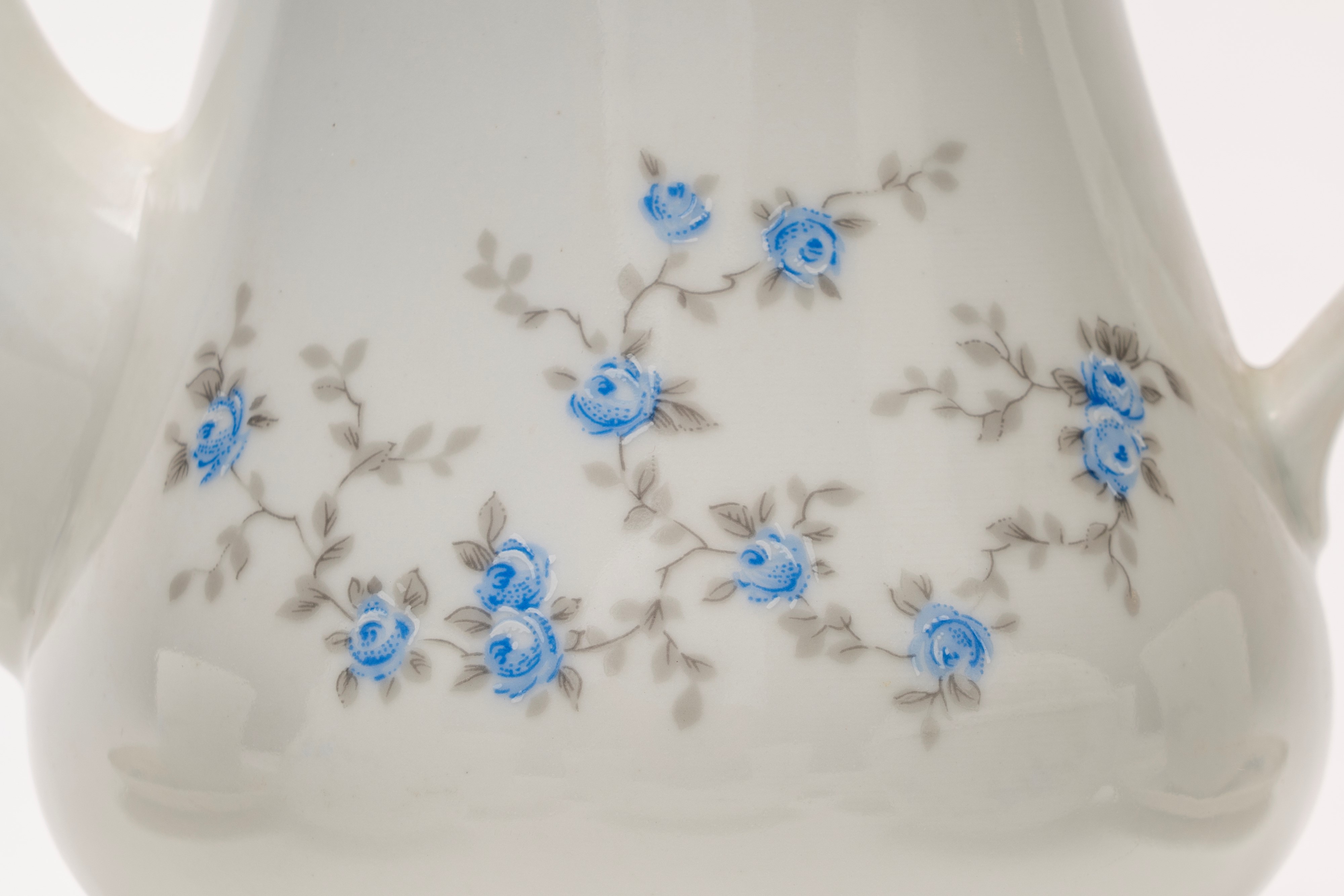 Servizio da caffè con tazzine e accessori, decorazione floreale a rose blu (Colditz, Germania Est...
