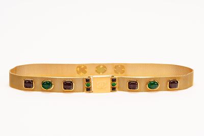 Cintura in maglia piatta con tessuto in metallo dorato e applicazioni di paste vitree cabochon