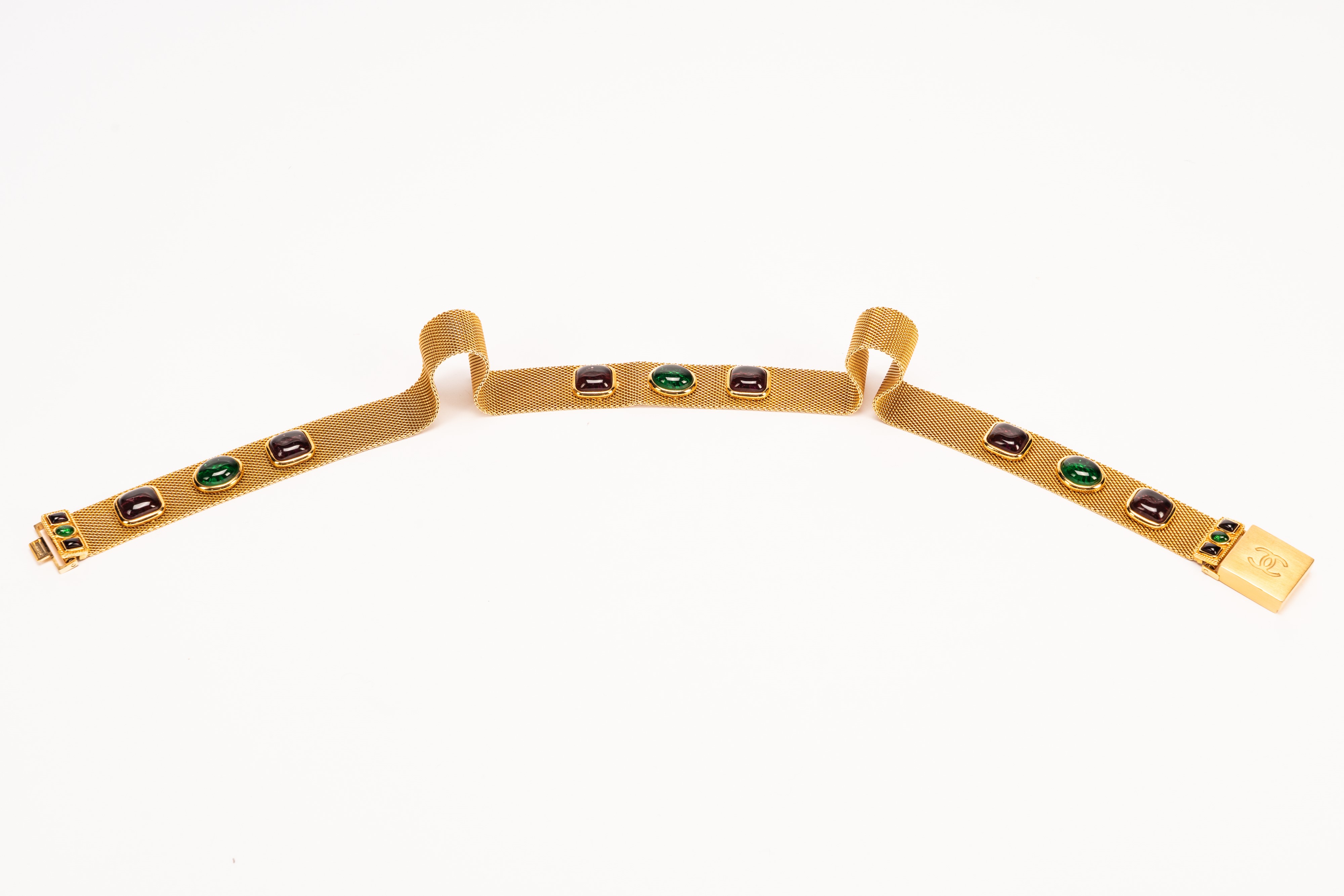 Chanel - Cintura in maglia piatta con tessuto in metallo dorato e applicazioni di paste vitree ca...