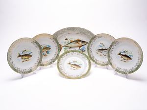Fish set consisting of an oval serving platter and five dinner plates. Richard Ginori
