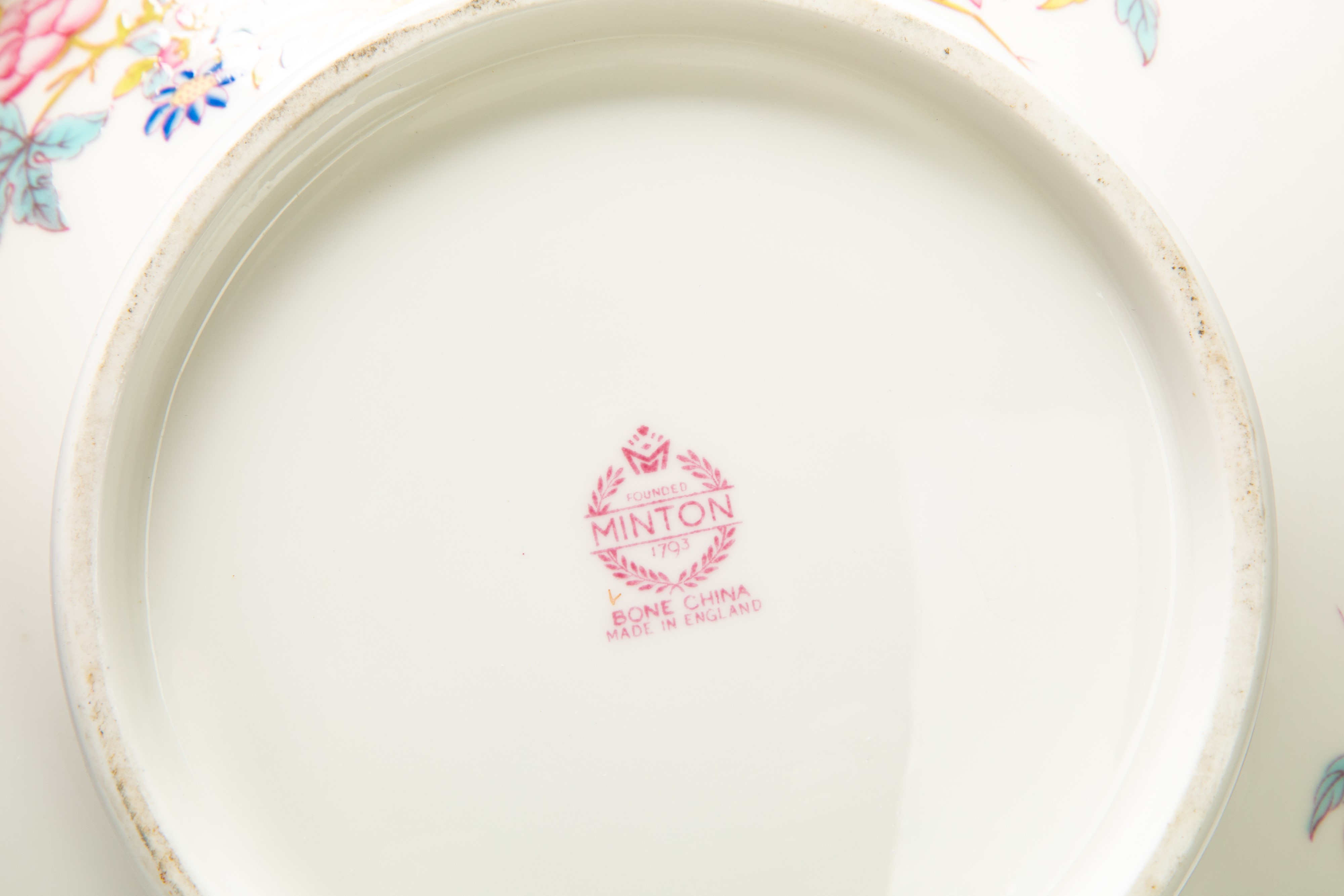 Servizio da Tavola in Porcellana Policroma. Manifattura di Minton, Inghilterra