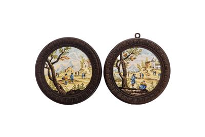 Castelli, secolo XVIII, Due piatteli istoriati in maiolica policroma