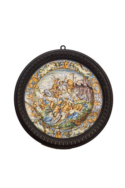 Ambito della bottega Grue, Piatto in maiolica policroma istoriata con scena di battaglia, secolo ...