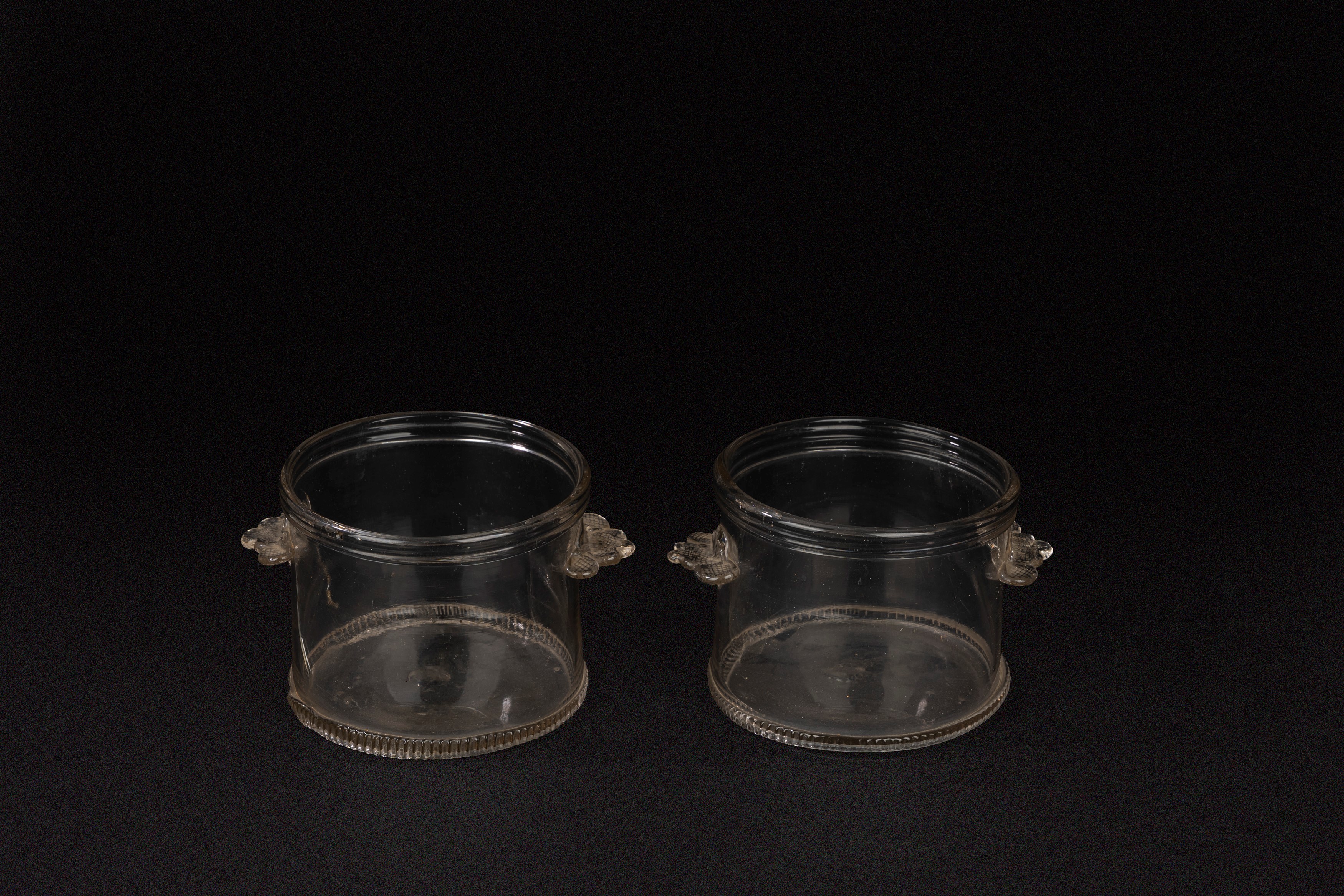Coppia di bowls in vetro, secolo XVIII