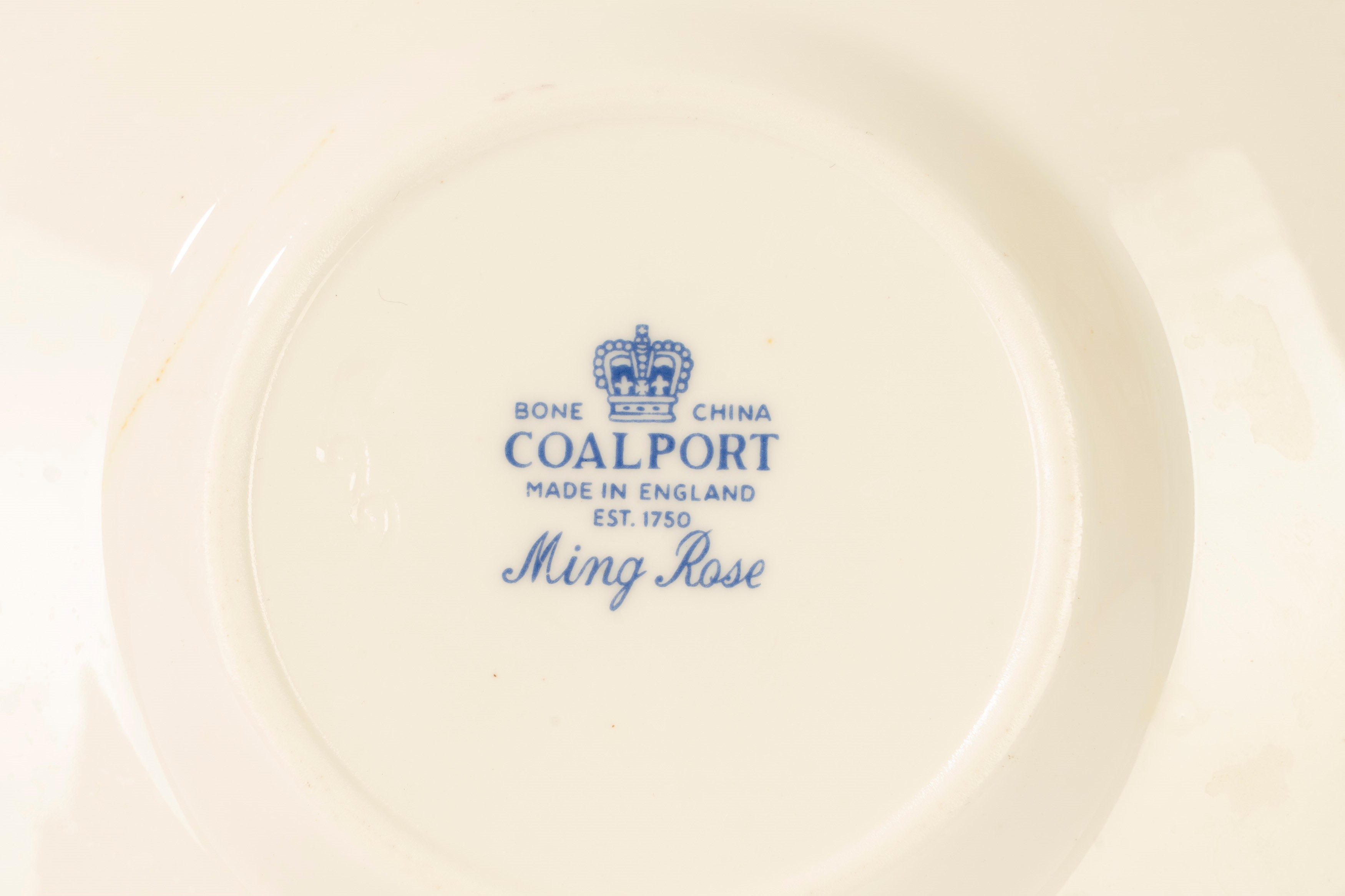 Coalport, Dodici tazzine da caffè con piattino, porcellana policroma modello Ming Rose