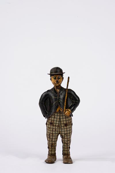 Charlie Chaplin (Charlot), figura in latta litografata con meccanismo a molla