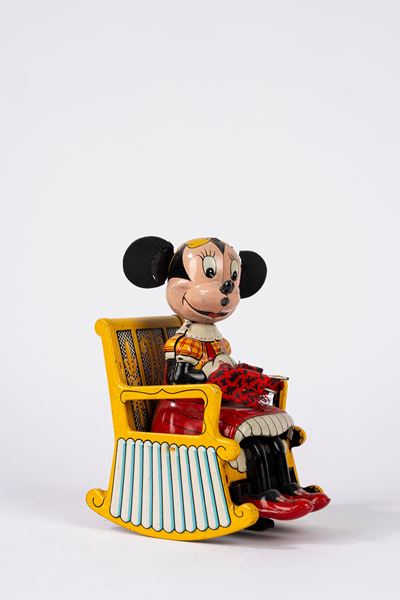 Walt Disney, Minnie su sedia a dondolo, latta litografata con meccanismo a molla (anni 1950)