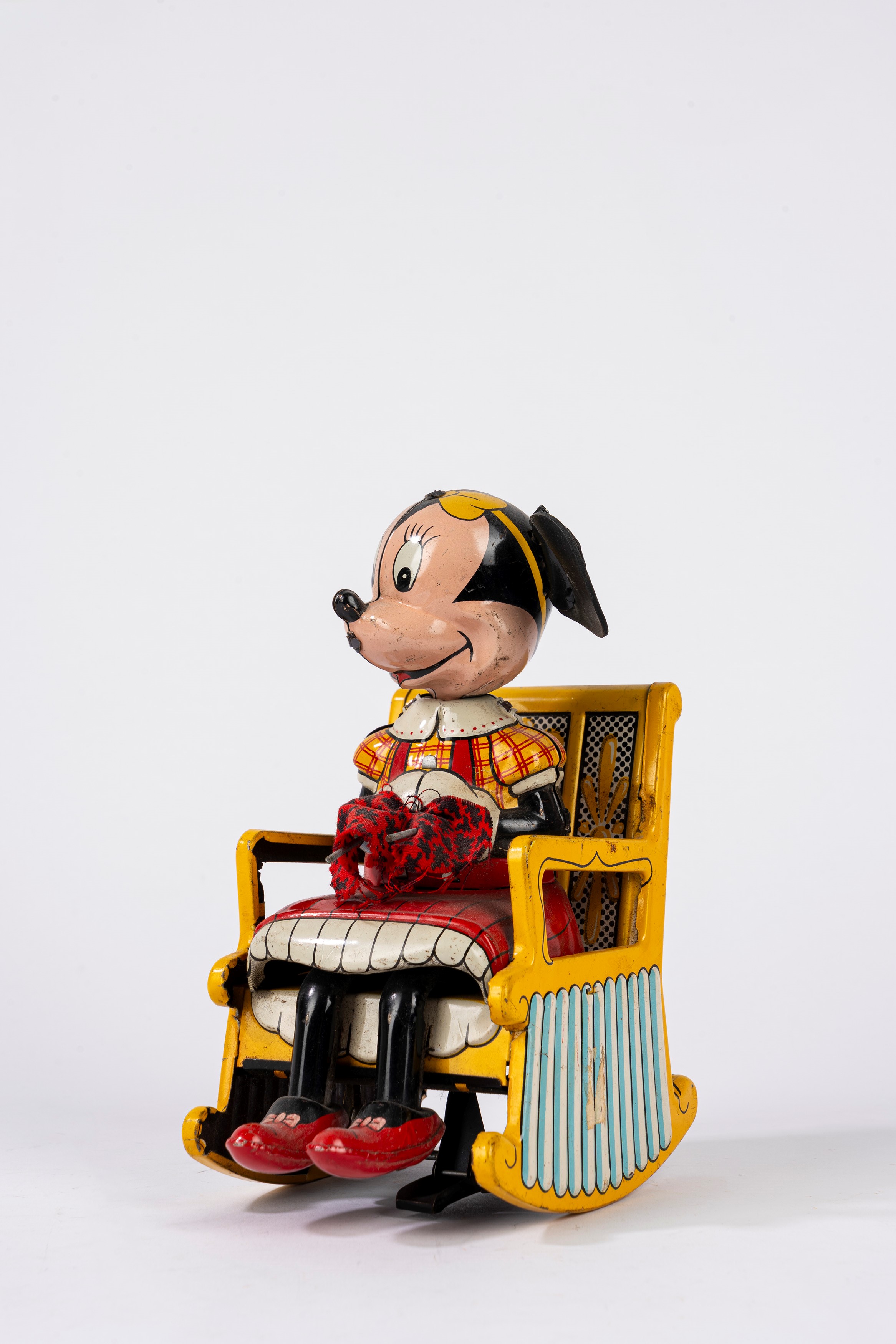 Walt Disney, Minnie su sedia a dondolo, latta litografata con meccanismo a molla (anni 1950)