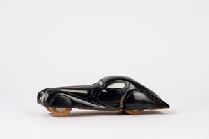 Auto futuristica in bachelite