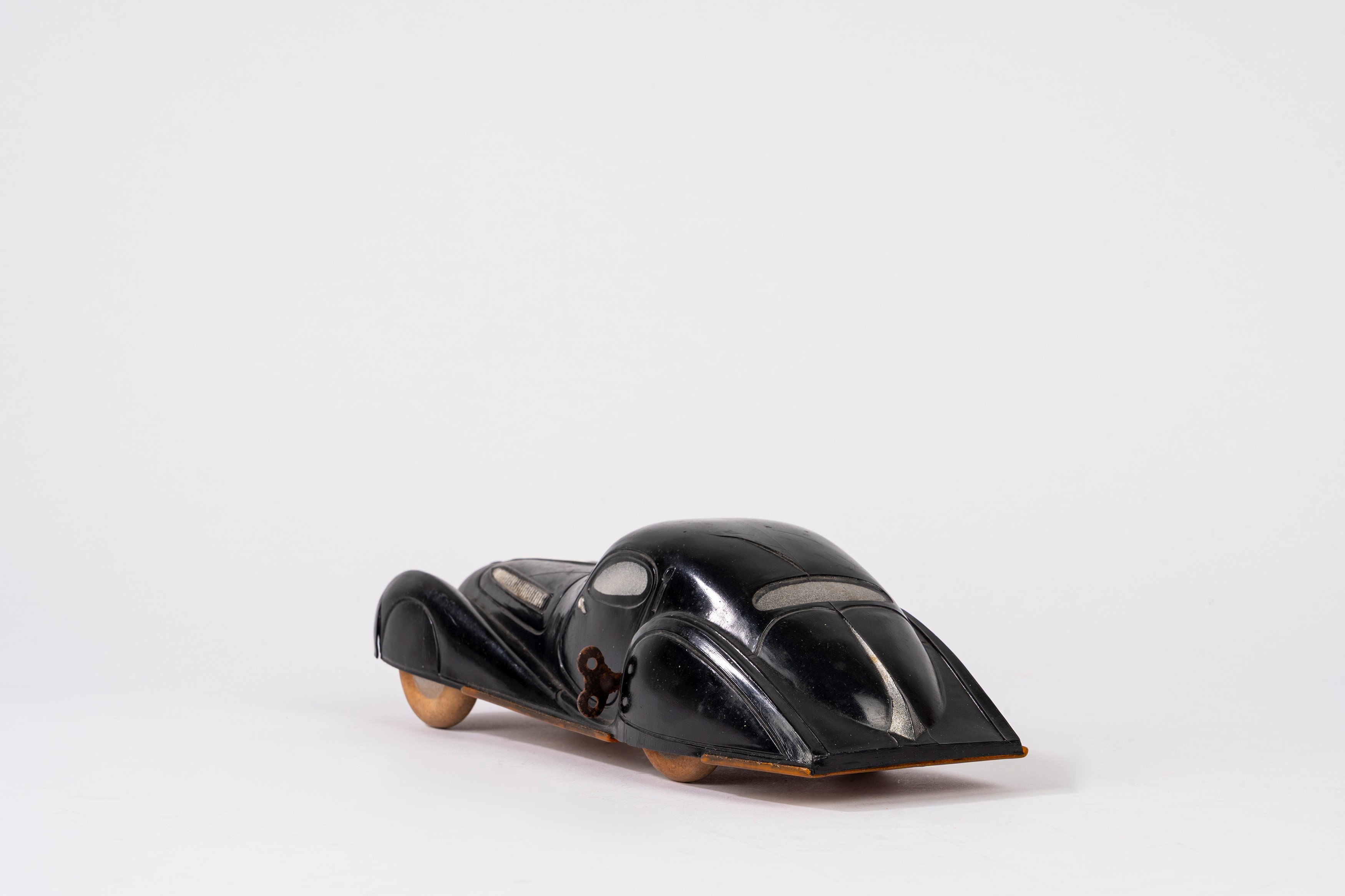 a.n.I. (autore Non Identificato) - Auto Futuristica in Bachelite